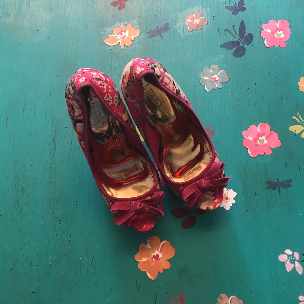 Beautiful PUMP HEELS - Picture 2 of 8